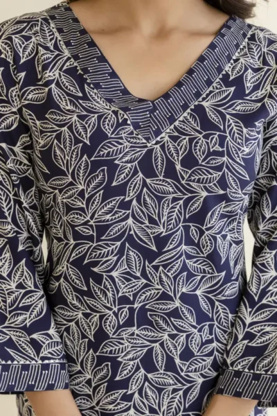 Women Floral Print Viscose Rayon Straight Kurta  (Black)