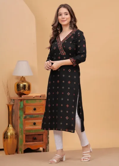 Women Floral Print Viscose Rayon Straight Kurta  (Black)