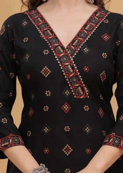 Women Floral Print Viscose Rayon Straight Kurta  (Black)