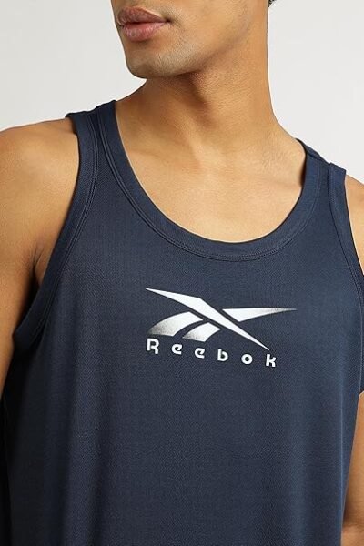 Reebok Men's Solid Regular Fit T-Shirt